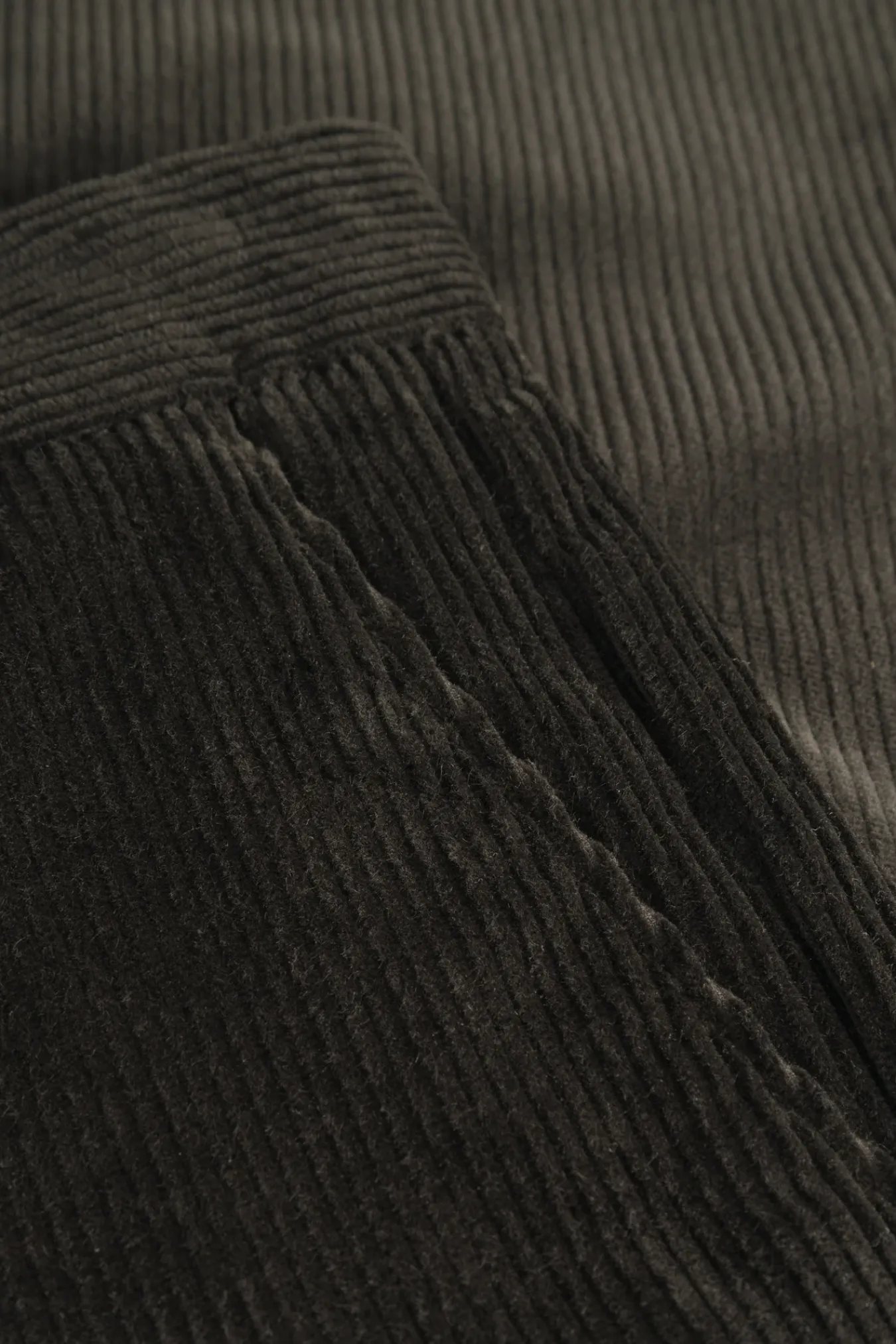 TROUSERS^Norse Projects Aros Regular Wide Wale Corduroy Chino Beech Green