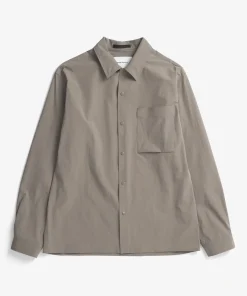 SHIRTING^Norse Projects Carsten Travel Light Shirt LS Concrete Grey