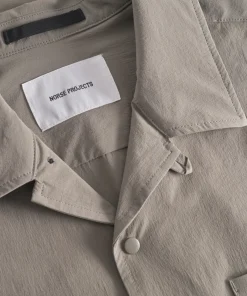 SHIRTING^Norse Projects Carsten Travel Light Shirt LS Concrete Grey