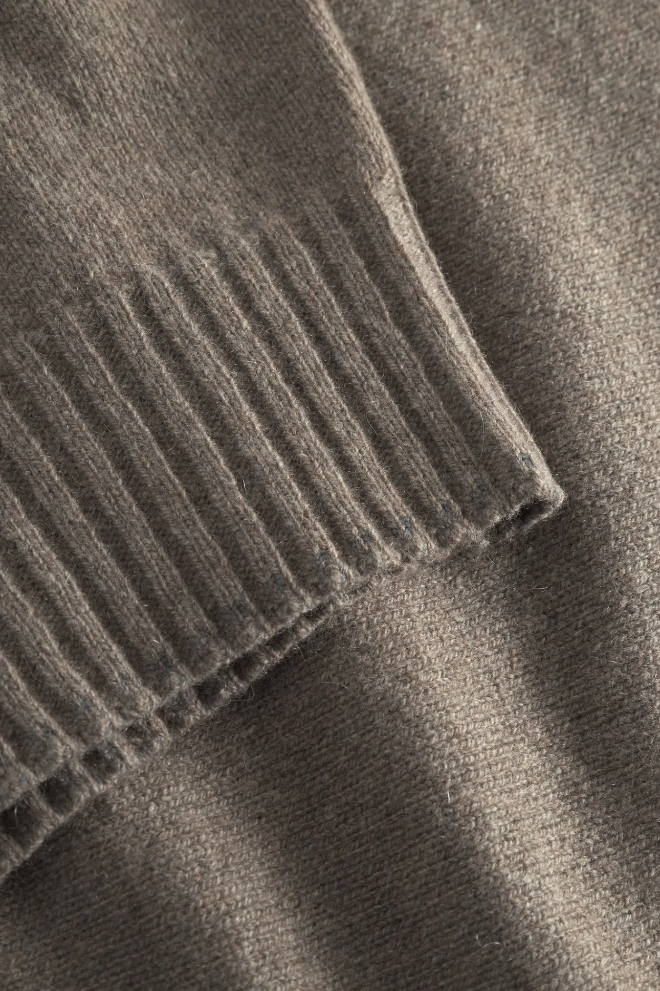 KNITWEAR^Norse Projects Sigfred Cashmere Sweater Taupe